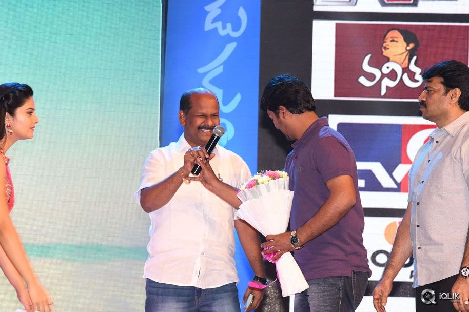 Aatadukundam-Raa-Movie-Audio-Function